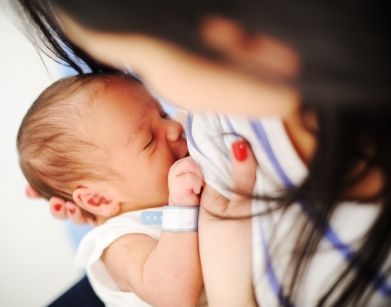 What to Expect When Breastfeeding a Newborn
